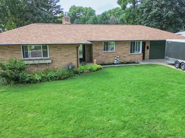 828 E Meadow Ln, Redwood Falls, MN 56283