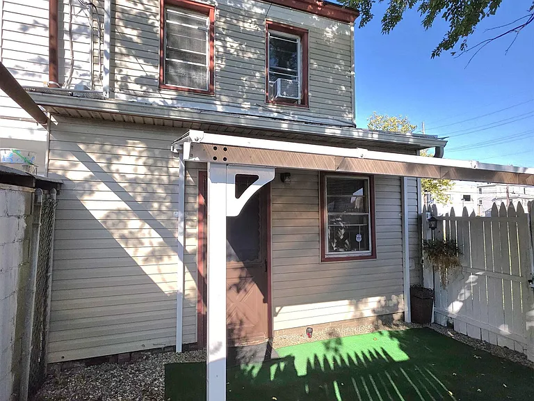604 N Indiana Ave — Photo 17
