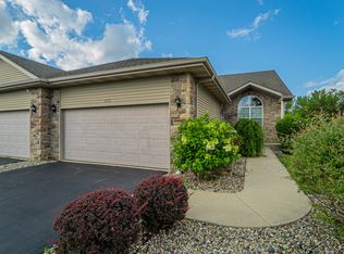402 W Gard Dr, Crown Point, IN 46307