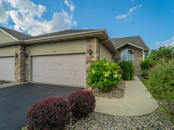 402 W Gard Dr, Crown Point, IN 46307