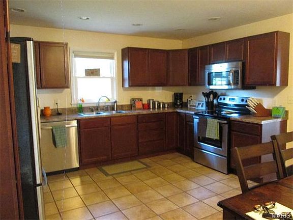3rd image of 412 Elizabeth Ave