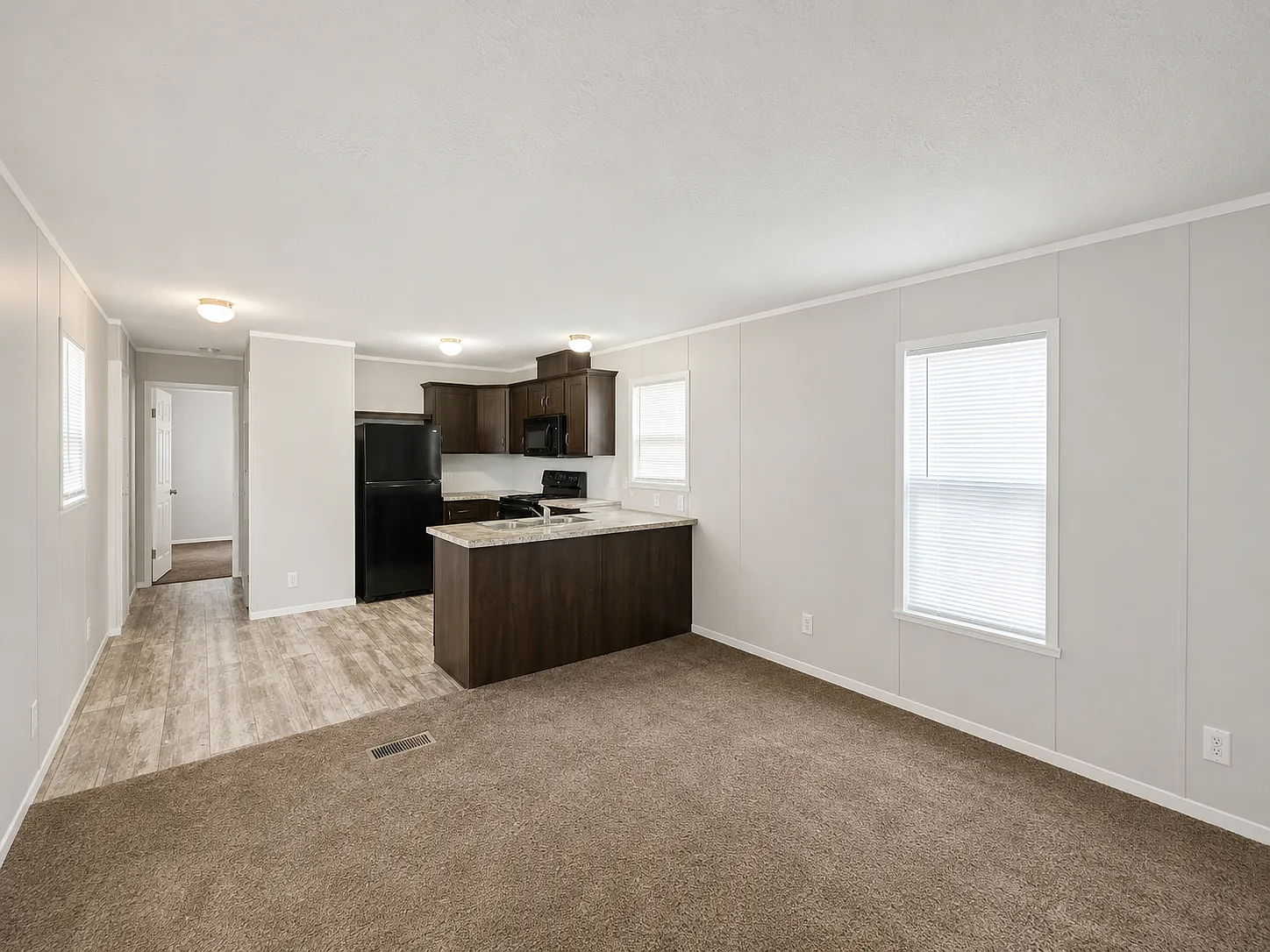 3 bed, 980 sqft, $999 — Photo 2