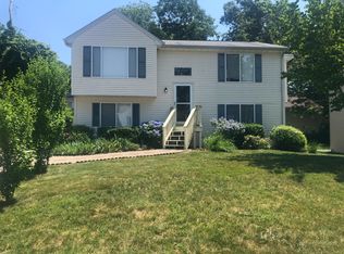 55 Meadowrue Trl, Saunderstown, RI 02874