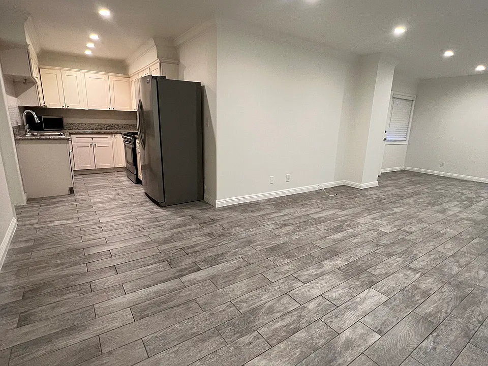 829 N San Vicente Blvd #9