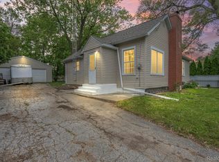 1496 E Parkwood Ave, Burton, MI 48529
