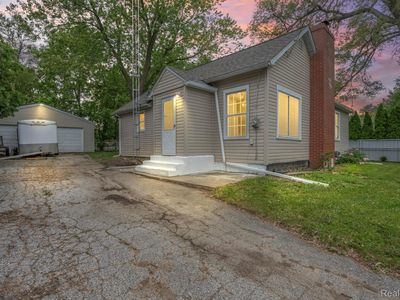 1496 E Parkwood Ave, Burton, MI, 48529