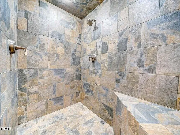 350 Greenwood Cir — Photo 23
