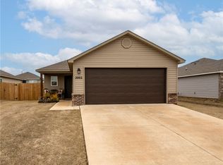 2002 E Annette Dr, Siloam Springs, AR 72761