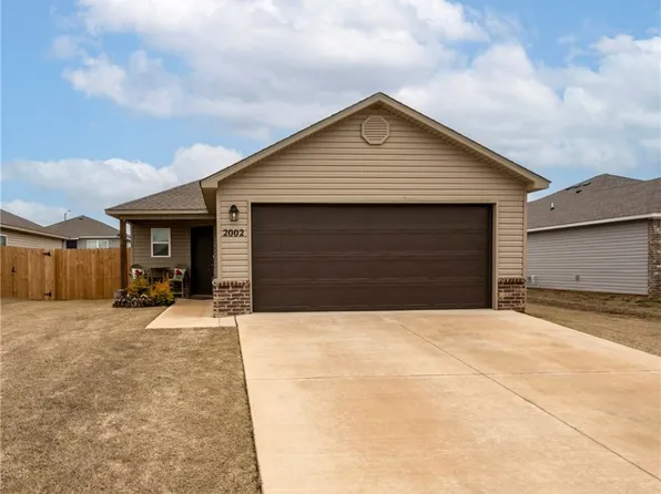 2002 E Annette Dr, Siloam Springs, AR 72761