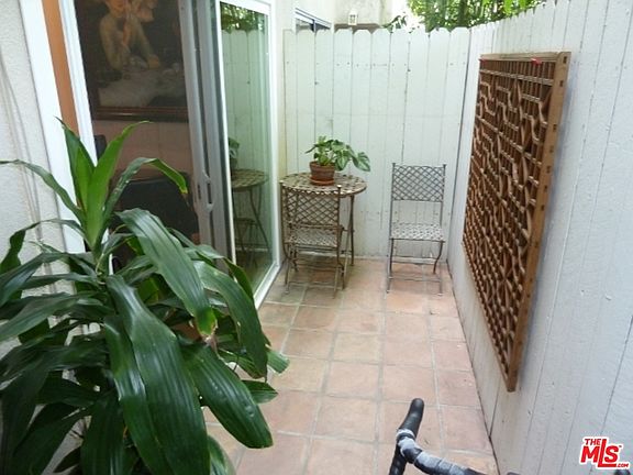 5th image of 1457 Centinela Ave APT 5