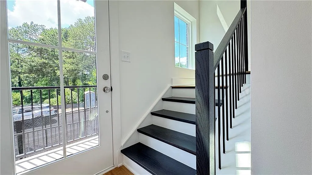 2 bed, 2.0 bath, 1122 sqft, $2,995 — Photo 2