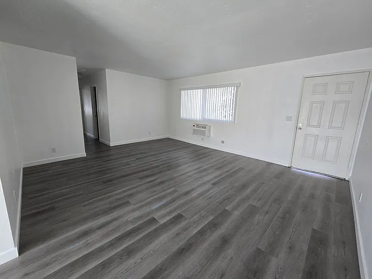 2650 E Park Ln — Photo 5