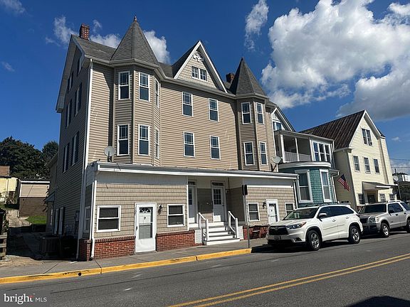3rd image of 107 E Potomac St