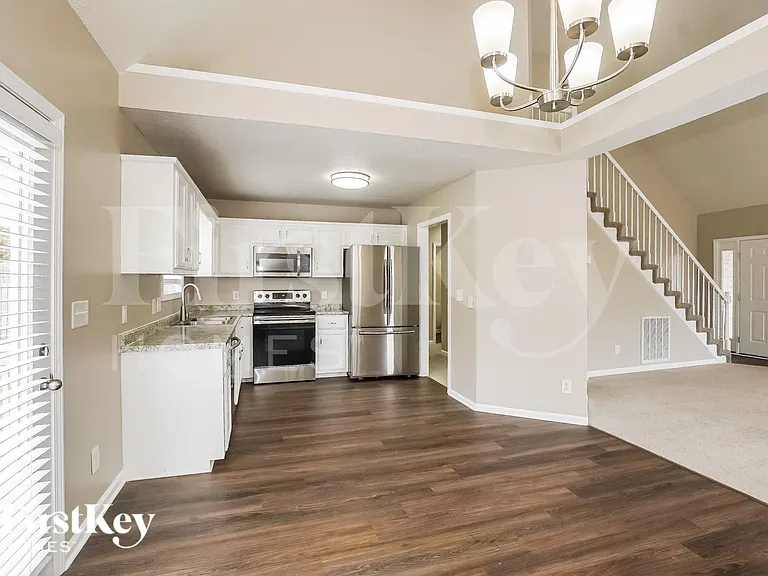 3508 Clover Hill Dr — Photo 7