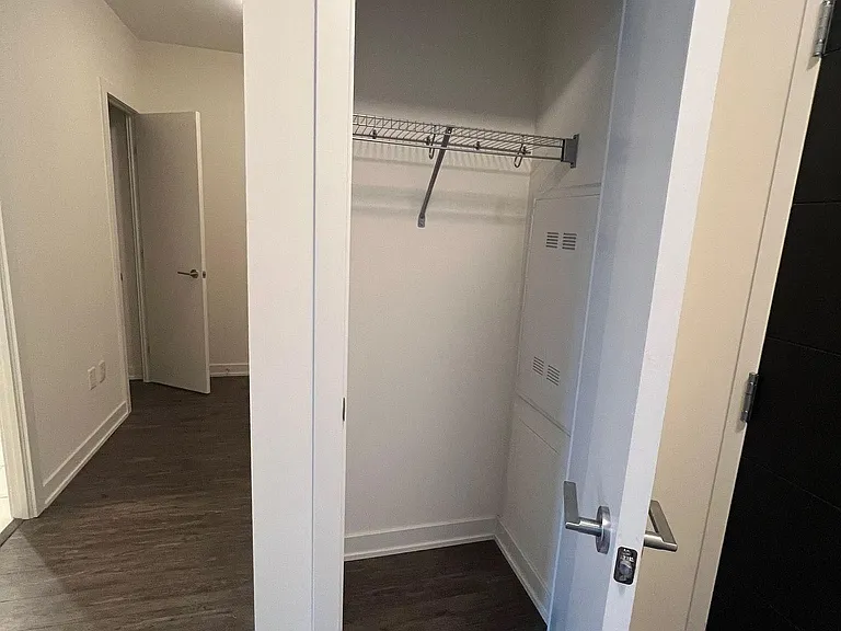 212 King William St #519 — Photo 17