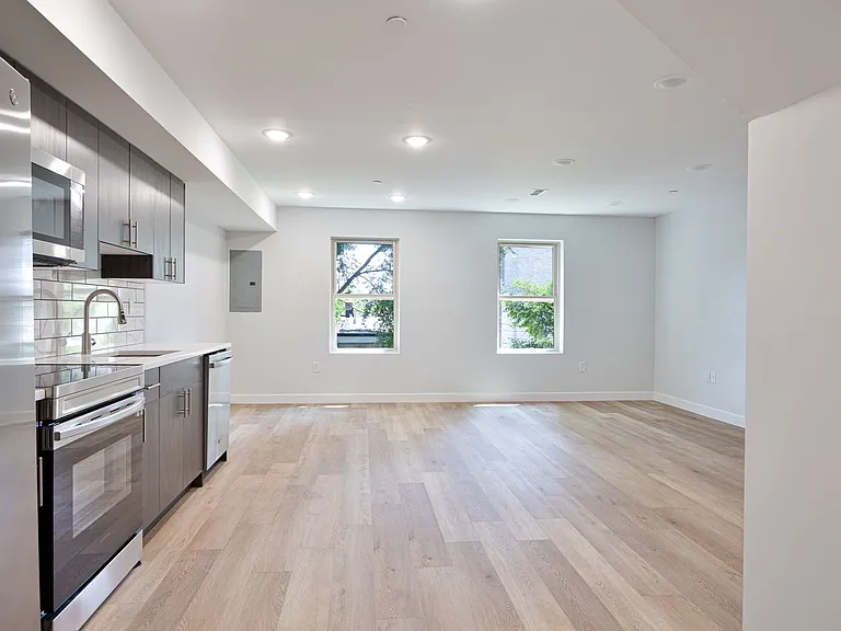 645 Brooklyn St — Photo 5