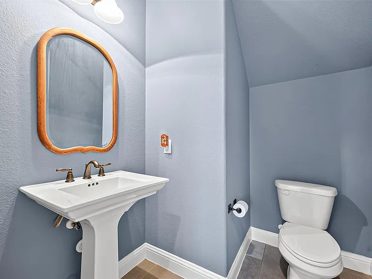 4727 Lake Village Dr — Photo 14