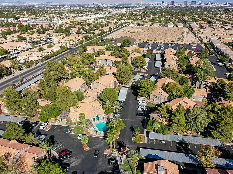 2750 S Durango Dr — Photo 9