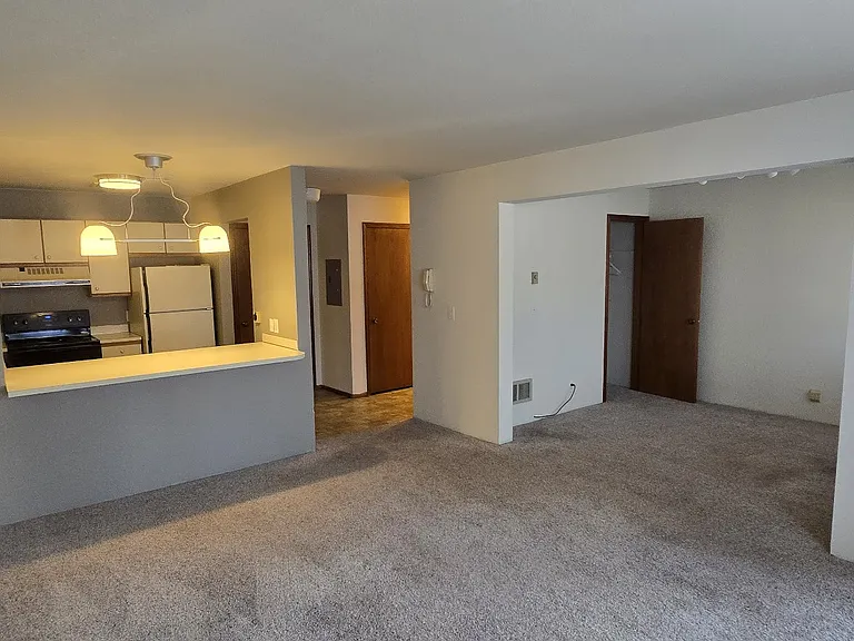 325 Division St — Photo 11