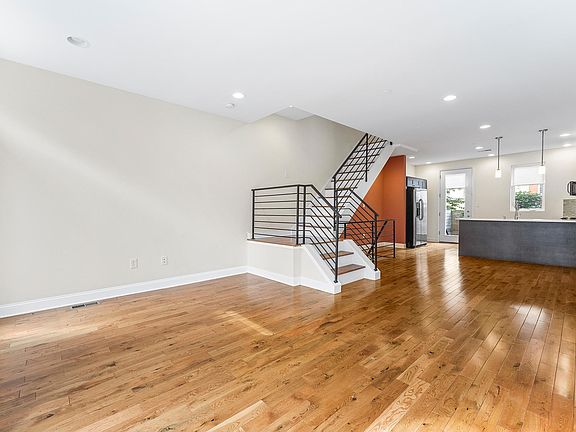 5th image of 2236 N Howard St #1