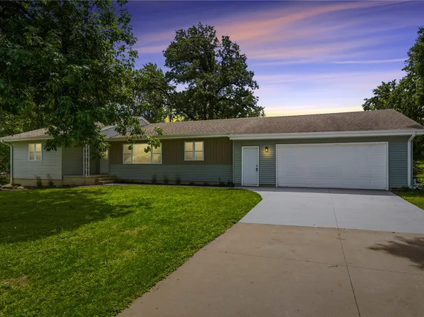 1033 Rolling Glen Dr, Marion, IA 52302