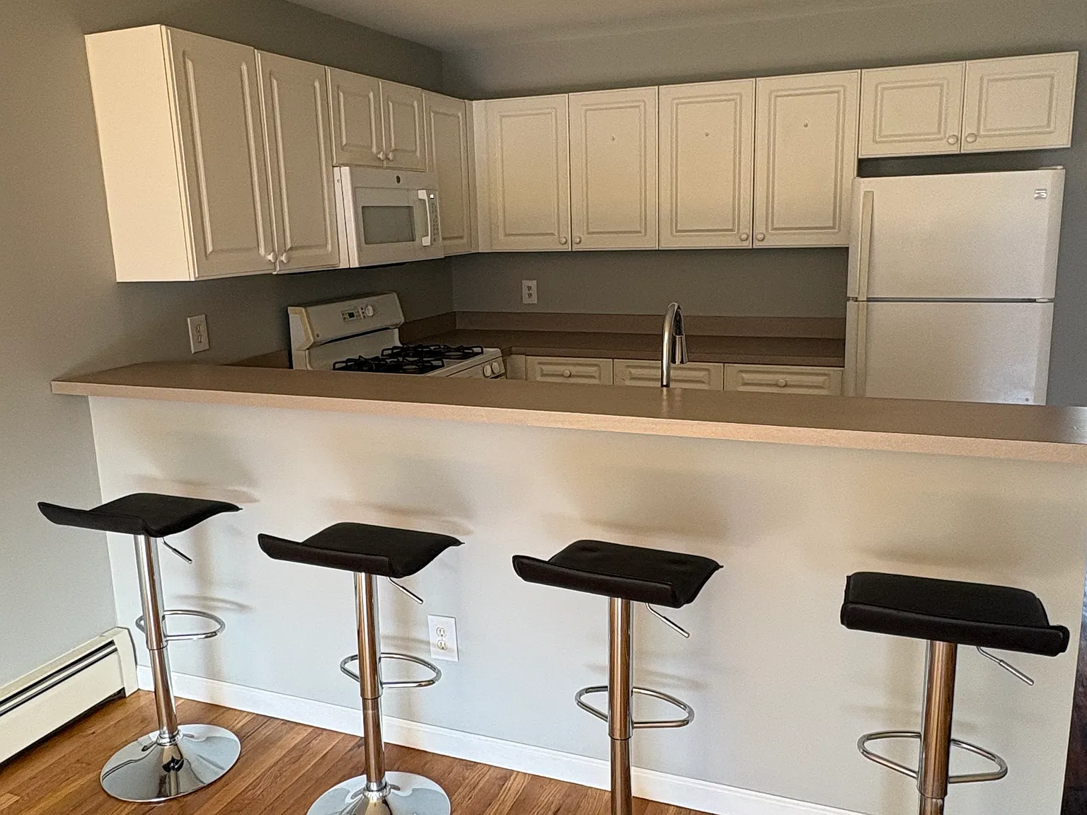 2 bed, 1200 sqft, $2,700 — Photo 3