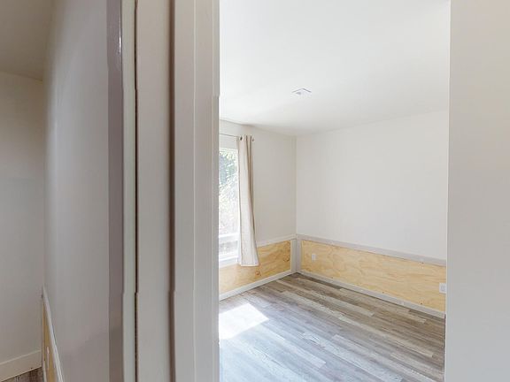 2nd bedroom from entryway