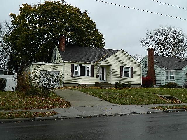 1st image of 405 E Dorothy Ln