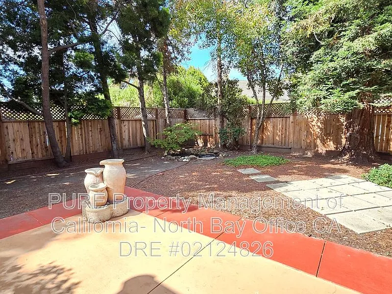 523 Maria Dr — Photo 3
