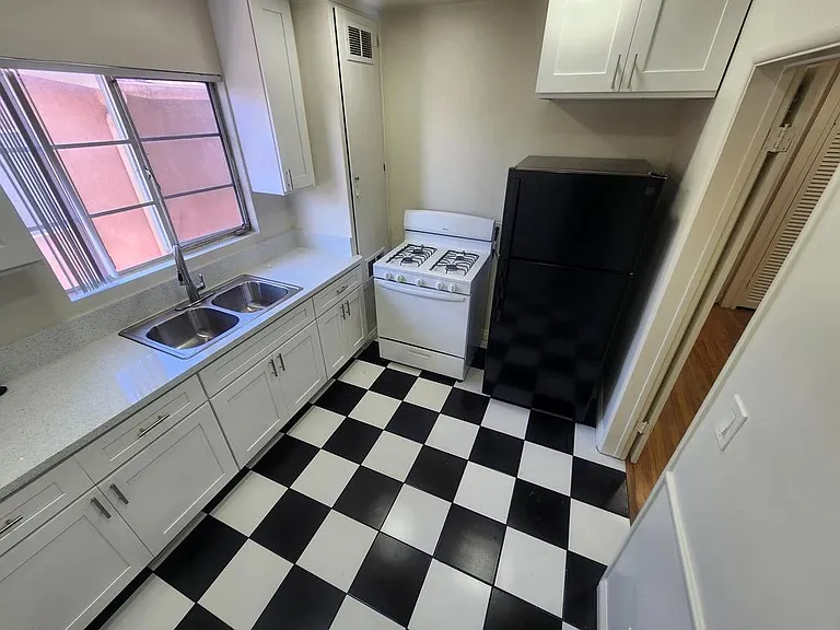 6326 Coldwater Canyon Ave #16 — Photo 7