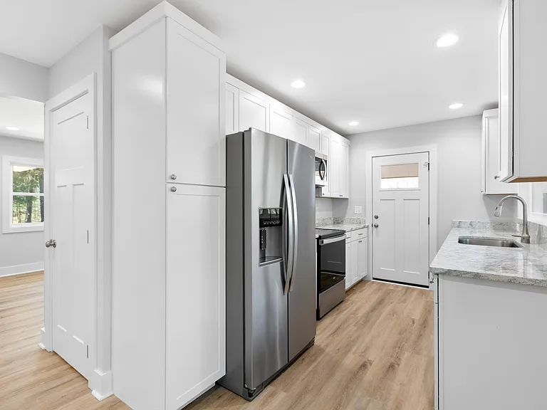 58 W Oakview Rd — Photo 13