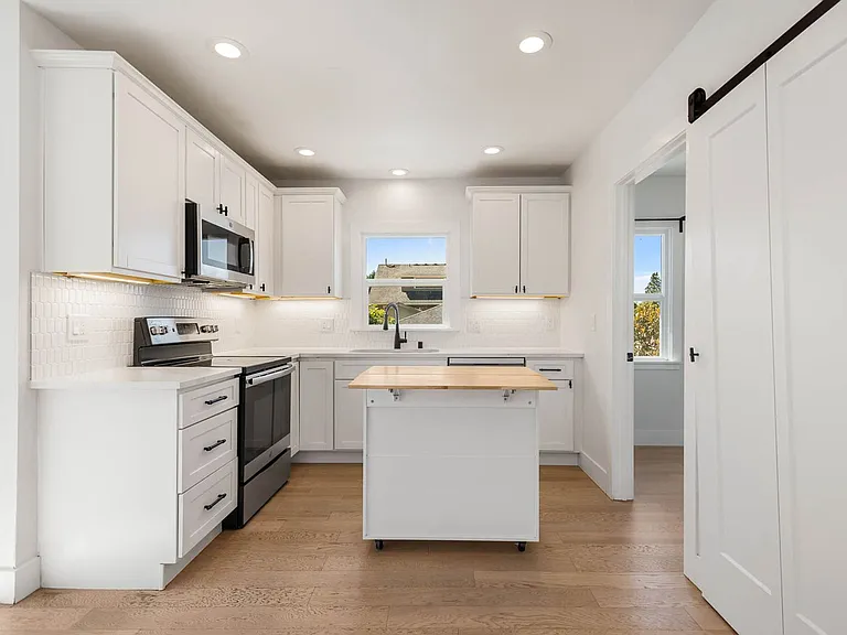 4143 SW Kenyon St — Photo 14
