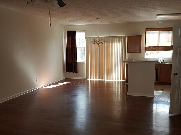 3rd image of 112 Ellis Dr