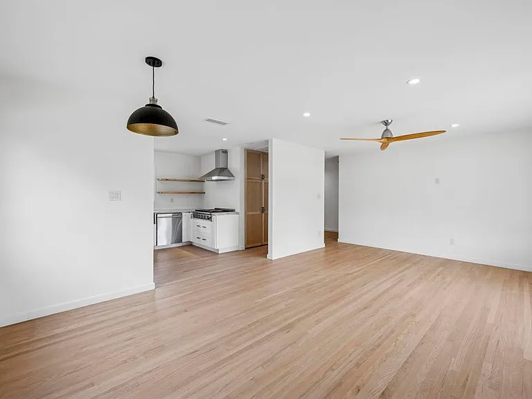 1061 Buena Vista Way — Photo 9