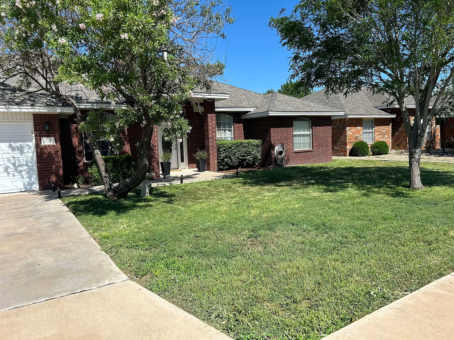 1820 Arbor Dr — Photo 3