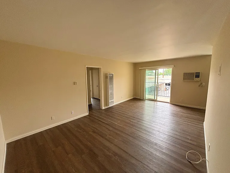 8740 Owensmouth Ave #15 — Photo 18