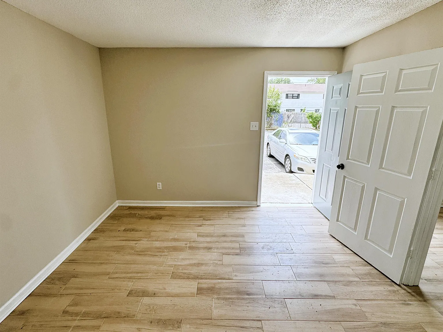 2 bed, 1.0 bath, 750 sqft, $895 — Photo 3