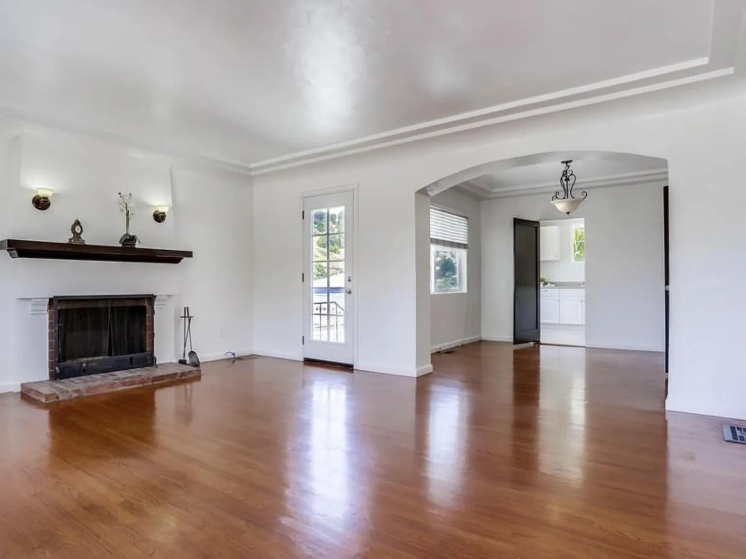 2 bed, 1013 sqft, $3,495 — Photo 1