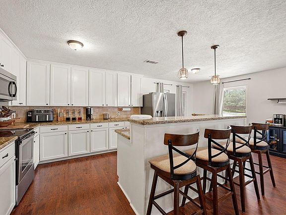3rd image of 2504 Broadmoor Dr