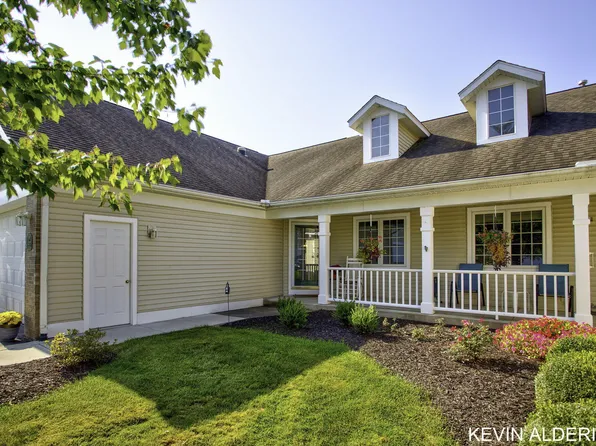 8900 N Clearwater Dr, Zeeland, MI 49464