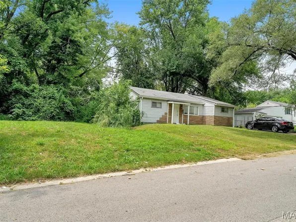 10145 Earl Dr, Saint Louis, MO 63136