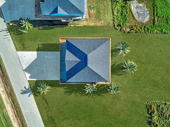 4th image of 956 Copacabana Dr