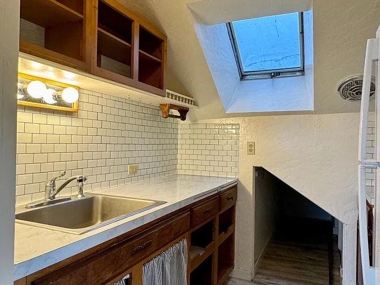 1 W Highland Dr #12 — Photo 15