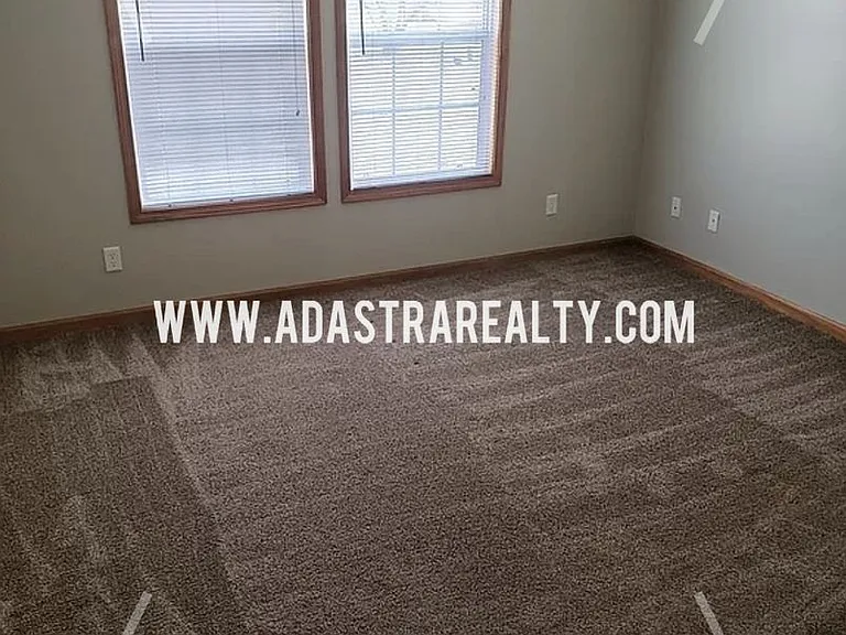 704 Meadow Ct — Photo 8