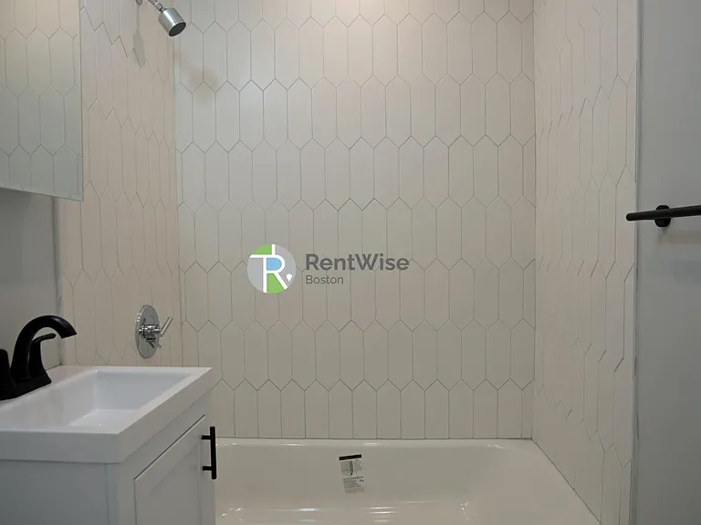 742 E 6th St #3 — Photo 15