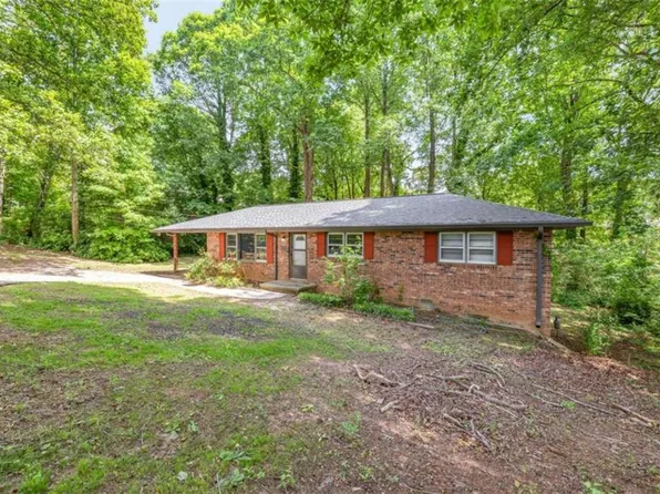 136 Briarwood Dr, Toccoa, GA 30577