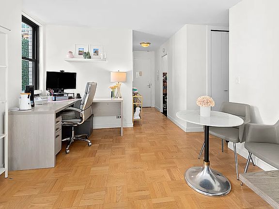 3rd image of 333 E 49th St APT 10A