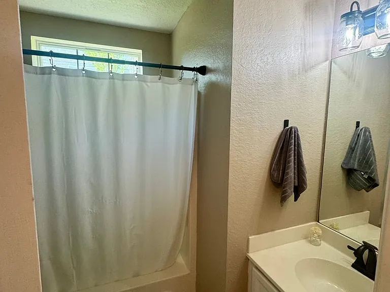 193 University Pkwy — Photo 23