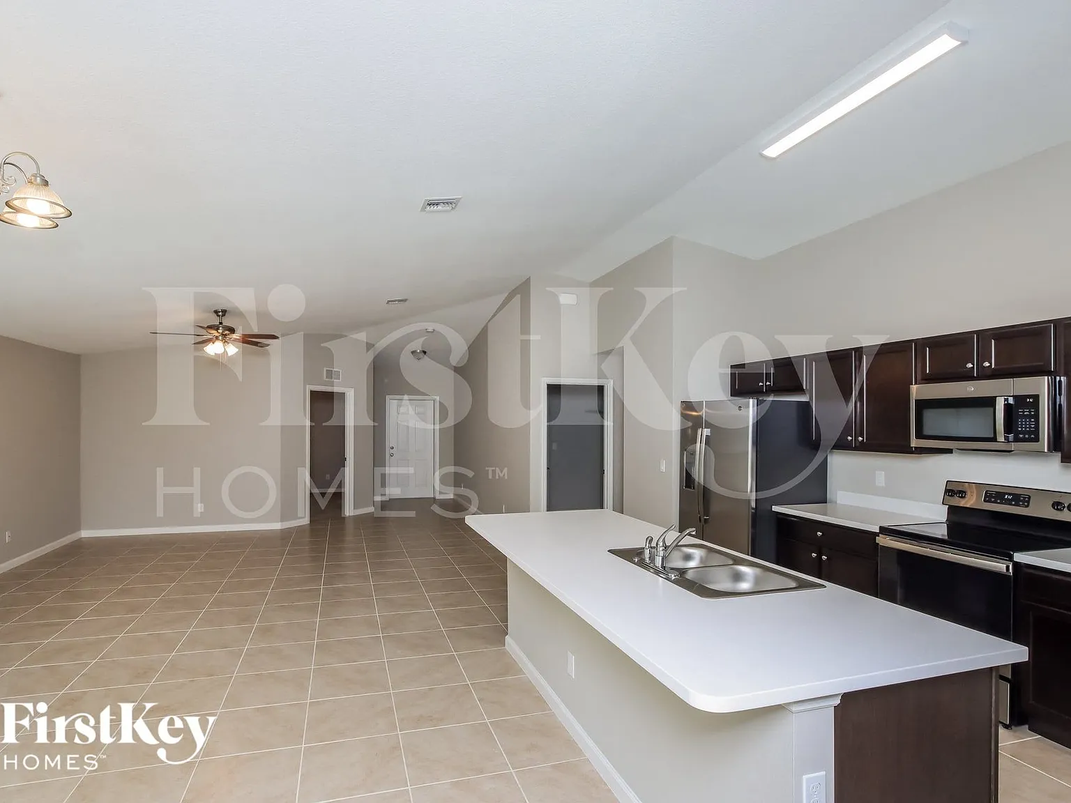 4 bed, 2.0 bath, 1833 sqft, $2,185 — Photo 4