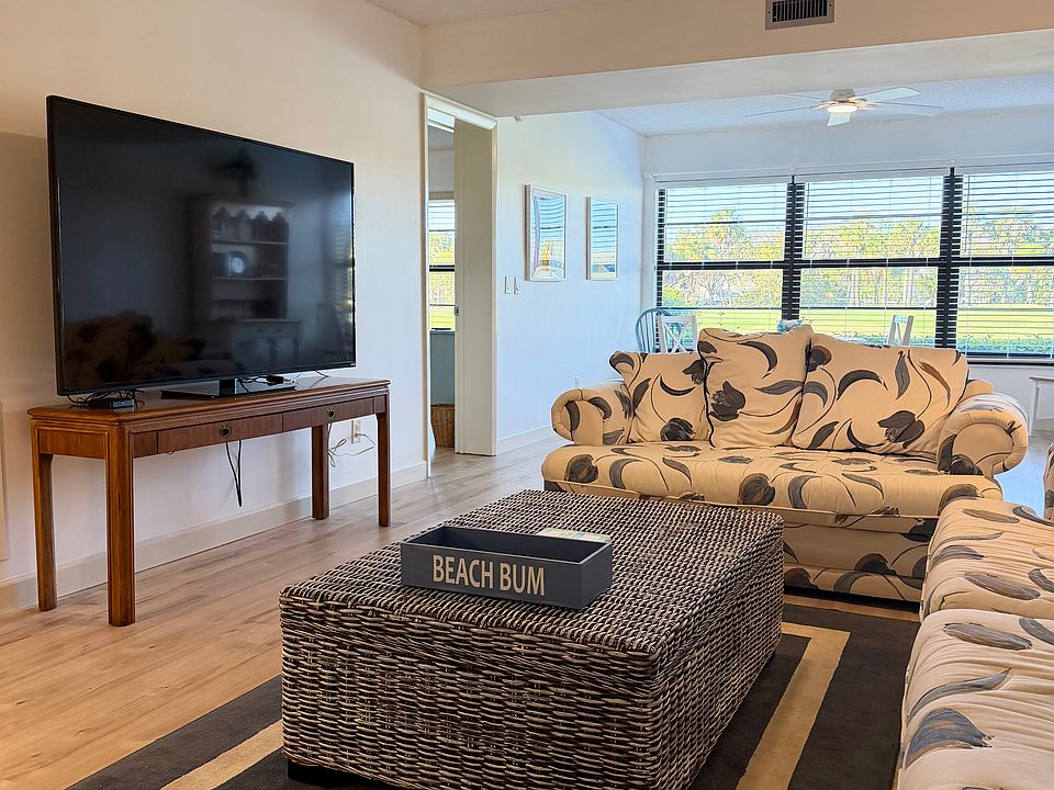 Beautiful living area w/ newly installed plank floors throughout